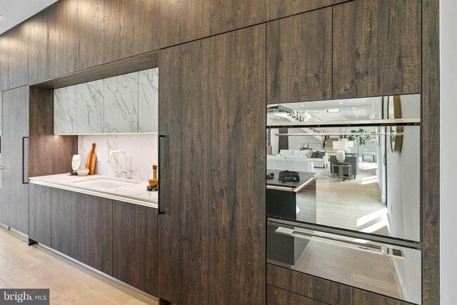 Building Photo - 1733 Chain Bridge Rd