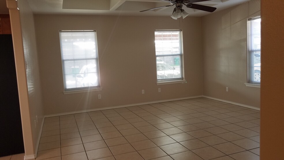 Building Photo - 3706 Wyndham Ave