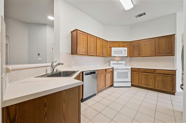 Building Photo - 1800 White Indigo Trail