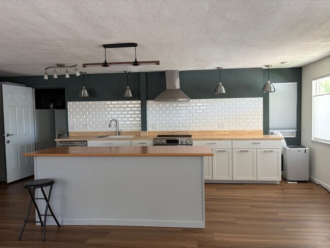 Building Photo - 210 Rawhide Way