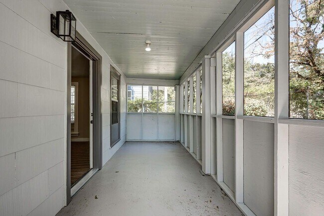 Building Photo - 184 Dahlia Ave NW