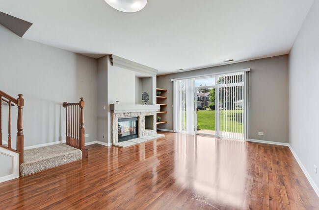 Building Photo - 913 Genesee Dr