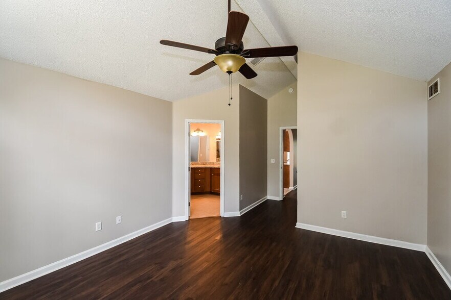 Building Photo - 8217 Glasgow Ct