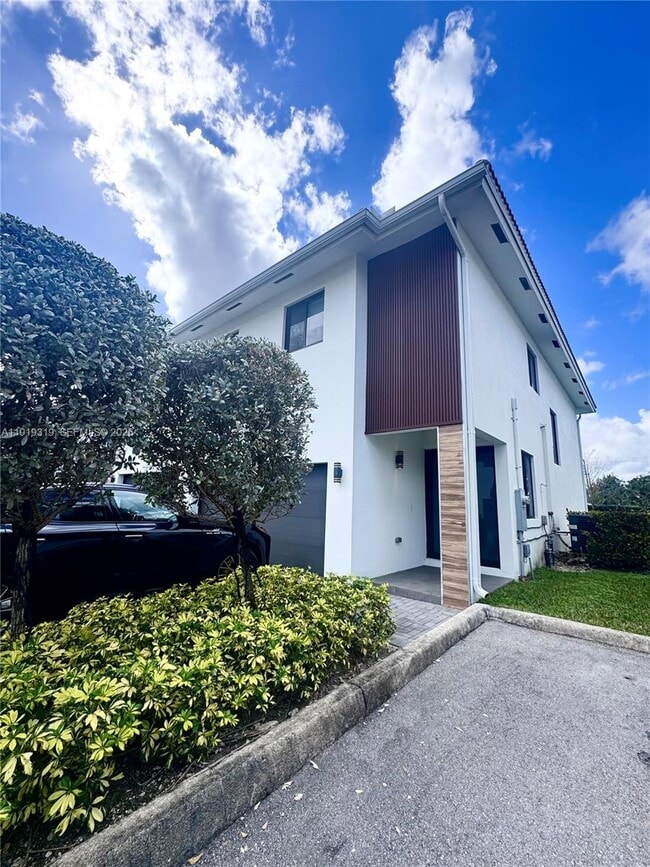 Building Photo - 3282 SW 44th St