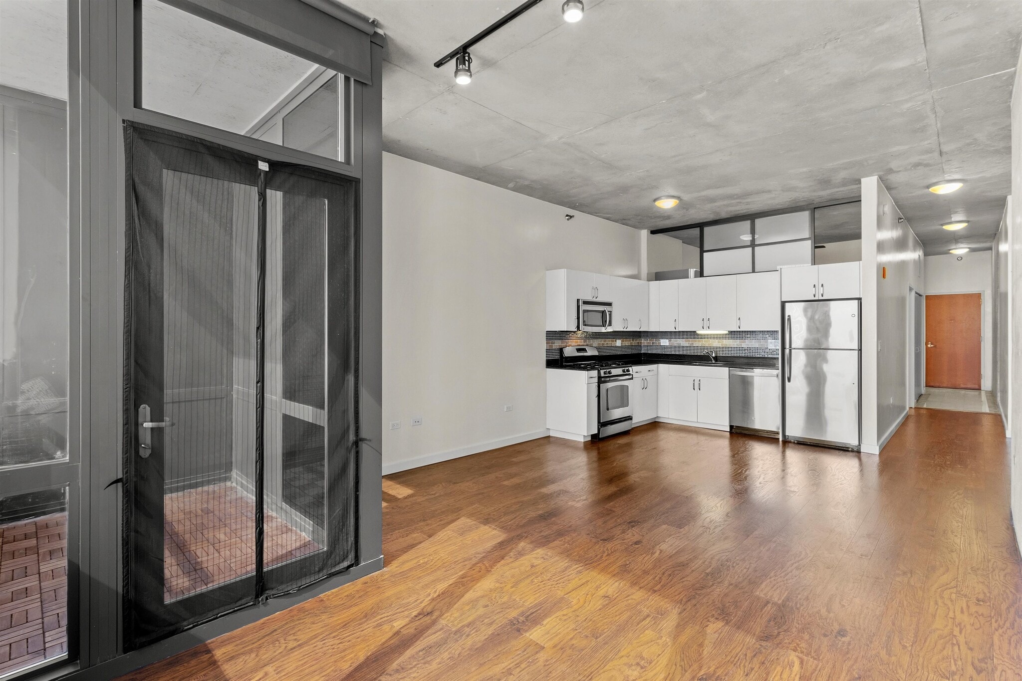Building Photo - 235 W Van Buren St