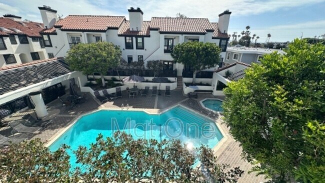 Building Photo - 819 W 15th St