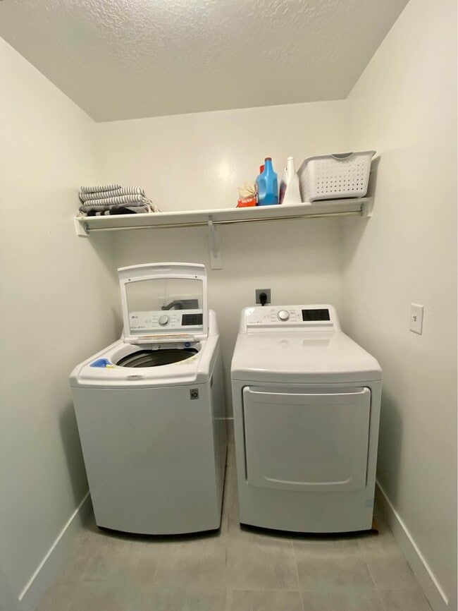 Building Photo - North Point Townhome