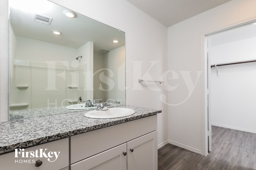 Building Photo - 5402 Basil Chase