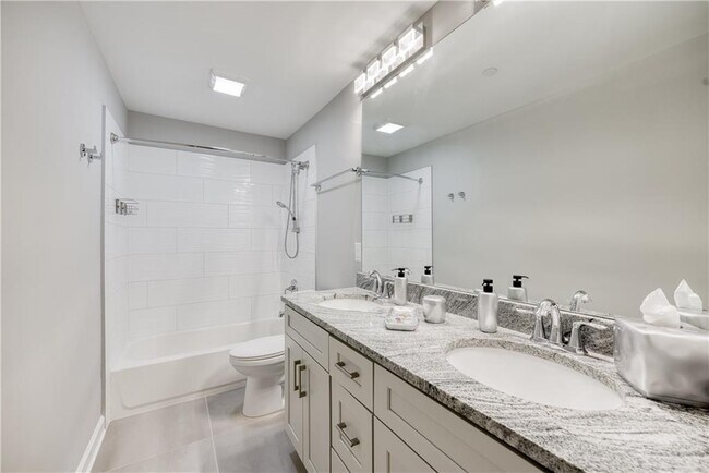 Building Photo - 2997 Whispering Hills Ct