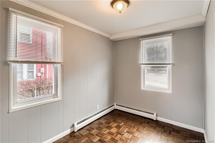 Office or Dinning room - 195 Seymour Ave