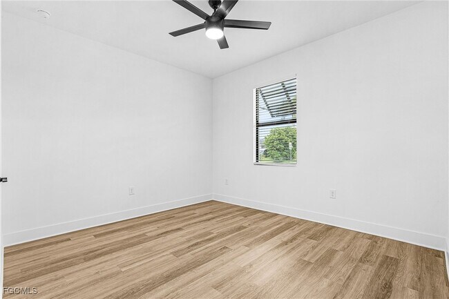 Building Photo - 3222 SW 15th Ave