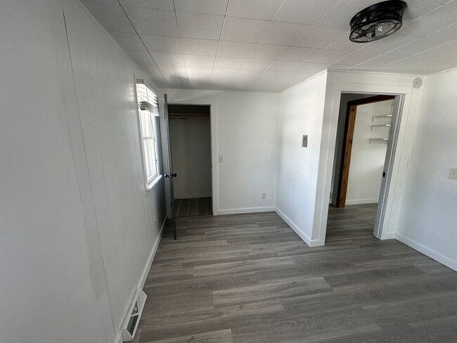 Building Photo - 5836 East Lane - Single Family ready for move in!