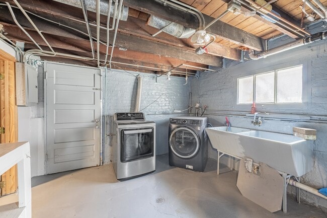 Building Photo - 6141 S Kilbourn Ave