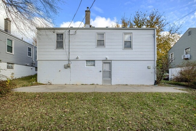 Building Photo - Charming 2 Bedroom With Spacious Living In Benson!!