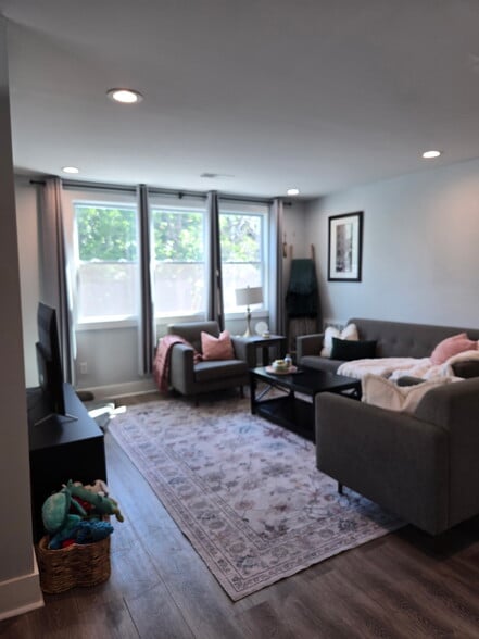 Living room - 3351 Acklen Ave