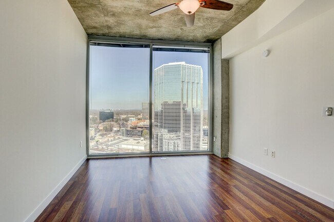 Building Photo - Gorgeous Two Bedroom Condo with Stunning Views of Buckhead!