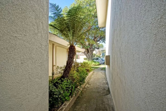 Building Photo - 1306 Amethyst St
