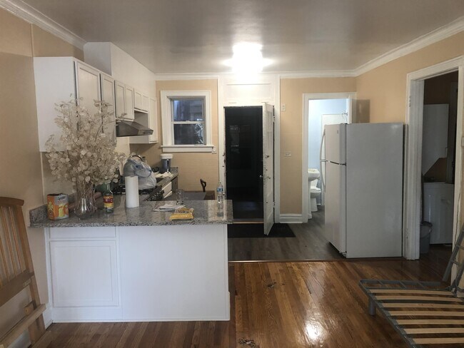Primary Photo - 1544 W Highland Ave