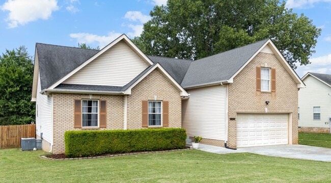 Building Photo - Beautiful Clarksville Home - Great Location!