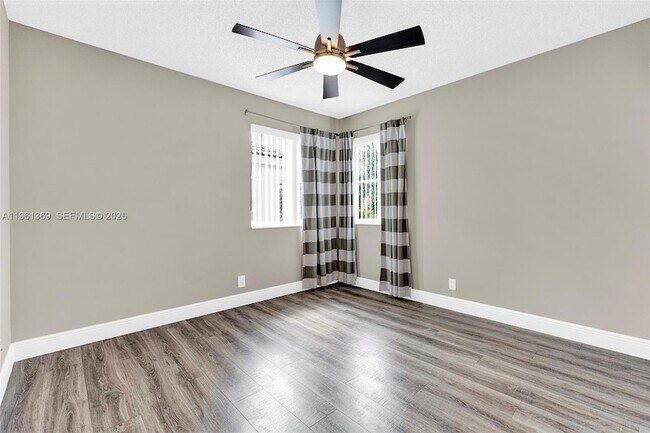 Building Photo - 1518 Maple Dr