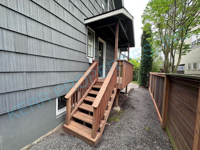 Building Photo - LOCATING OCCUPANTS FOR THE HOMEOWNER! Charming 3-Bedroom Haven with Spacious Living in the Heart ...