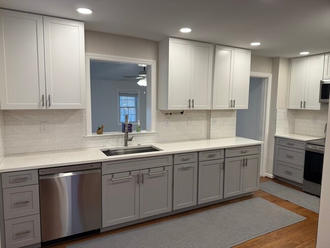 Building Photo - 2321 Riverview Terrace