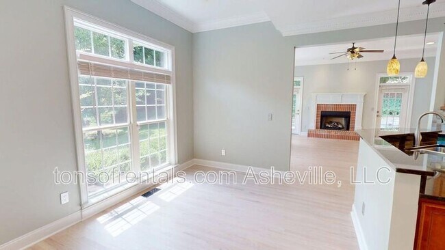 Building Photo - 385 Mistletoe Trail