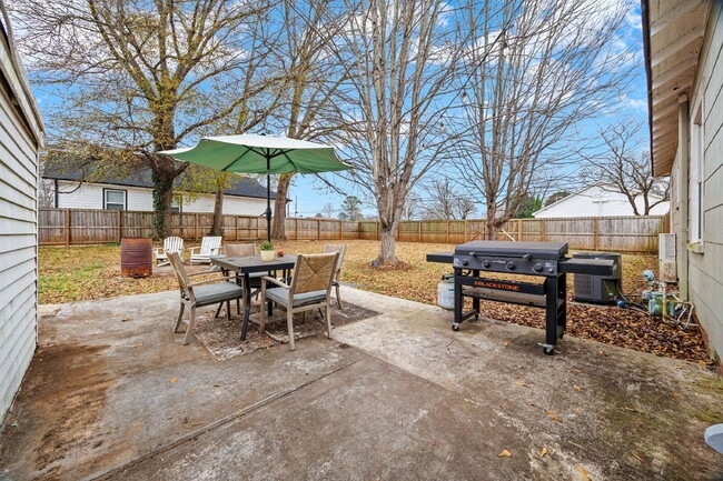 Building Photo - Historic Charm Meets Smart Design—2BR Home Near Downtown