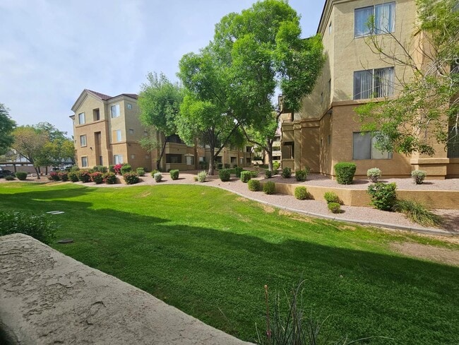 Building Photo - 18416 N Cave Creek Rd