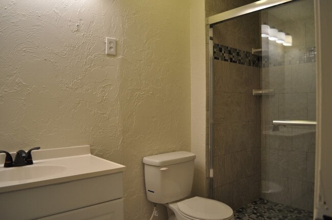 Building Photo - 6805 NW 63rd Terrace