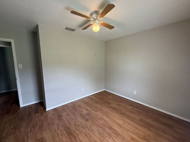 Building Photo - 609 Trout St