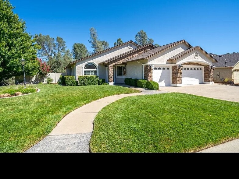 Primary Photo - 461 Spire Point Dr