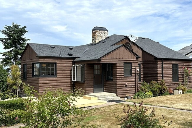 Primary Photo - Amazing custom log home with breathtaking ...