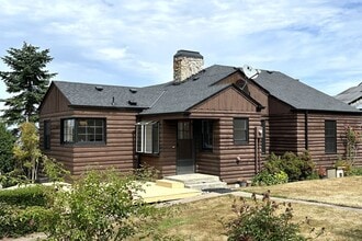 Building Photo - Amazing custom log home with breathtaking ...