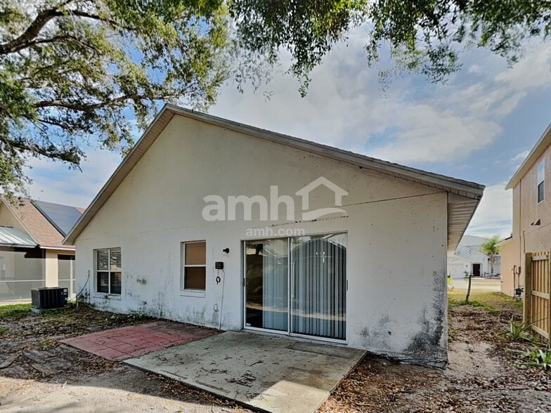 Building Photo - 6765 Waterton Dr