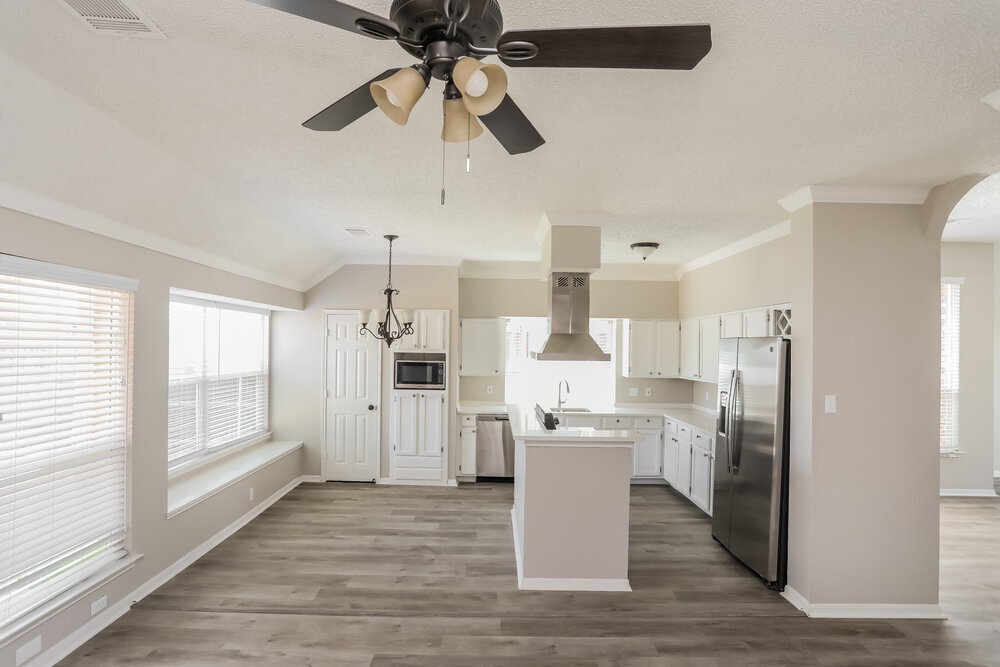 Building Photo - 2001 Valley Falls Ave