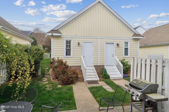 Building Photo - 910 Highgrove Dr