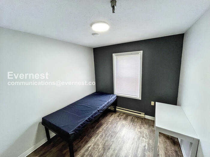 Building Photo - 212 Lower Consol Rd NW