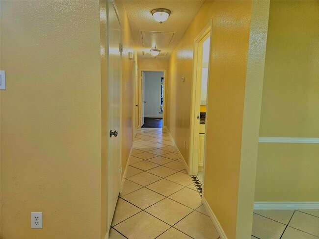 Building Photo - 5853 Village Forest Ct