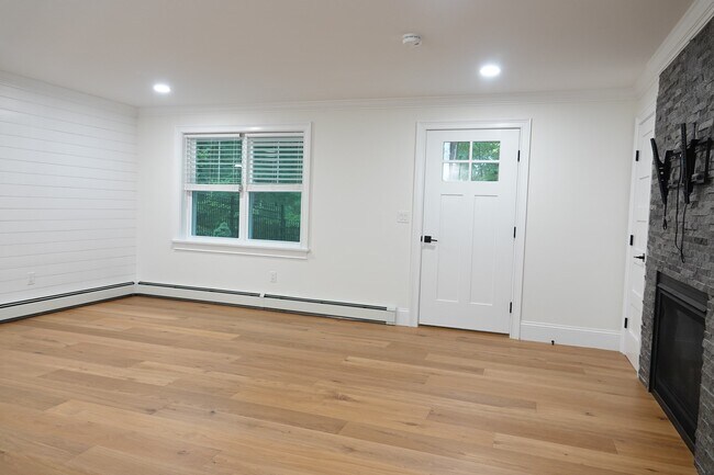 Building Photo - 4 Mill Pond LN