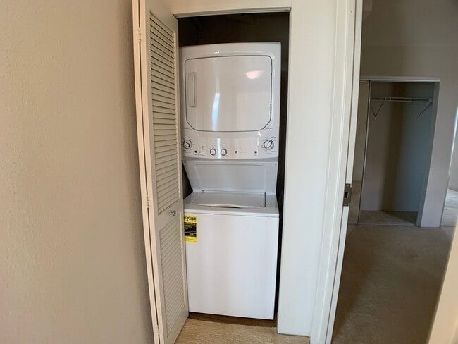 Building Photo - Salt Lake (Honolulu-Country Club Village 6) - 2 bed, 1 bath, 2 parking stalls