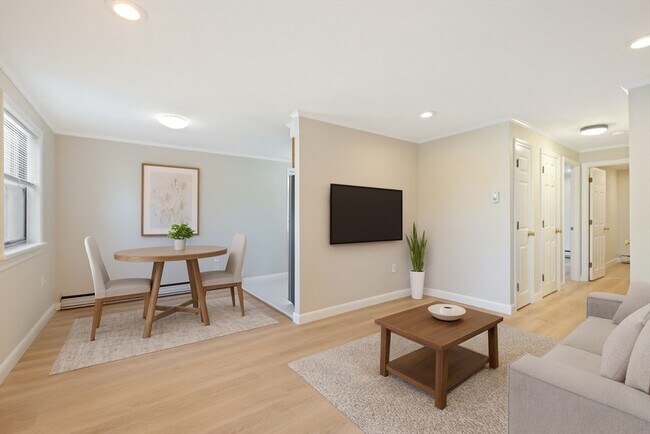 Primary Photo - 51 Lynde St