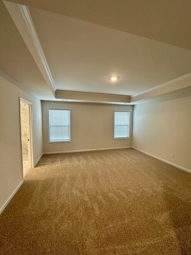 Building Photo - Beautiful 4BR/3BA Home in Falls Cove @ Lak...