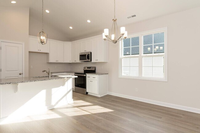 Building Photo - Three Bedroom Home!