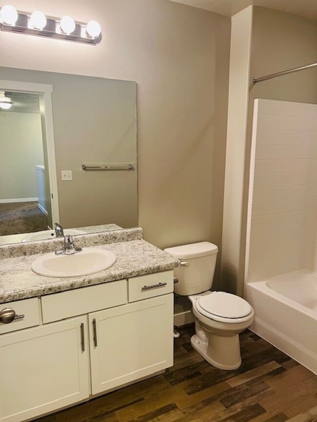 Building Photo - Beautiful home with central air and 2 car garage.