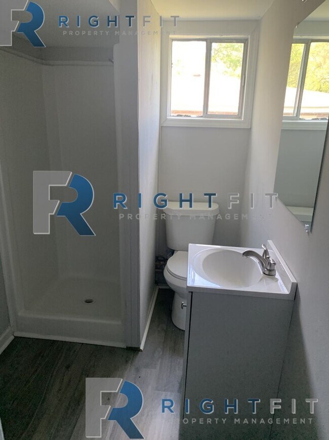 Building Photo - Newly Renovated Home in Columbus