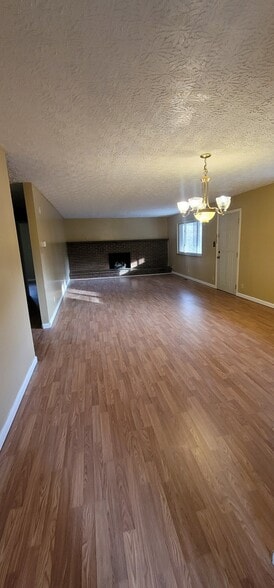 Building Photo - 1018 Willow Dr