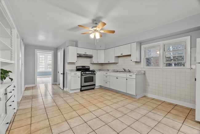 Building Photo - 3029 W 39th Pl