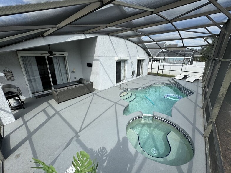 Building Photo - 7900 Canary Palm Ct