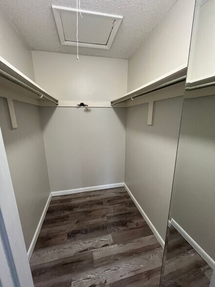 Building Photo - 525 Conway Rd